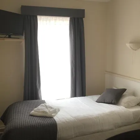 The Bay Bed & Breakfast 2*