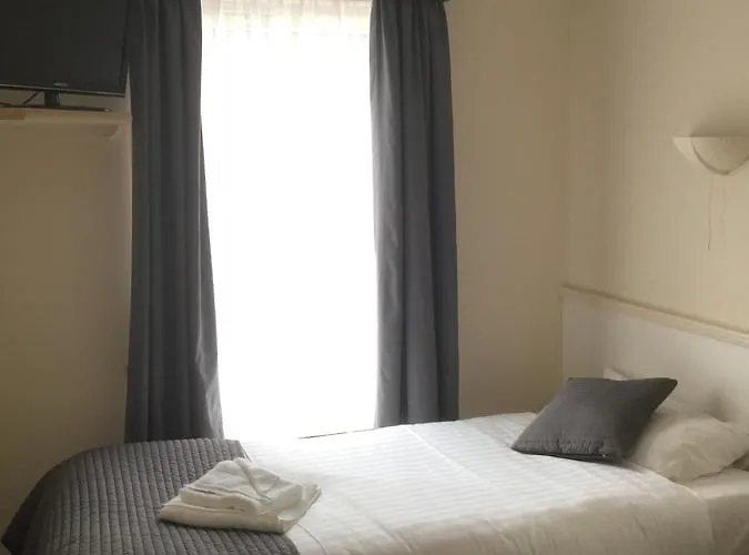 The Bay Nocleg ze śniadaniem 2*